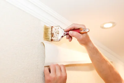 Pose de papier peint à Laurenan — revêtements muraux et toiles de verre